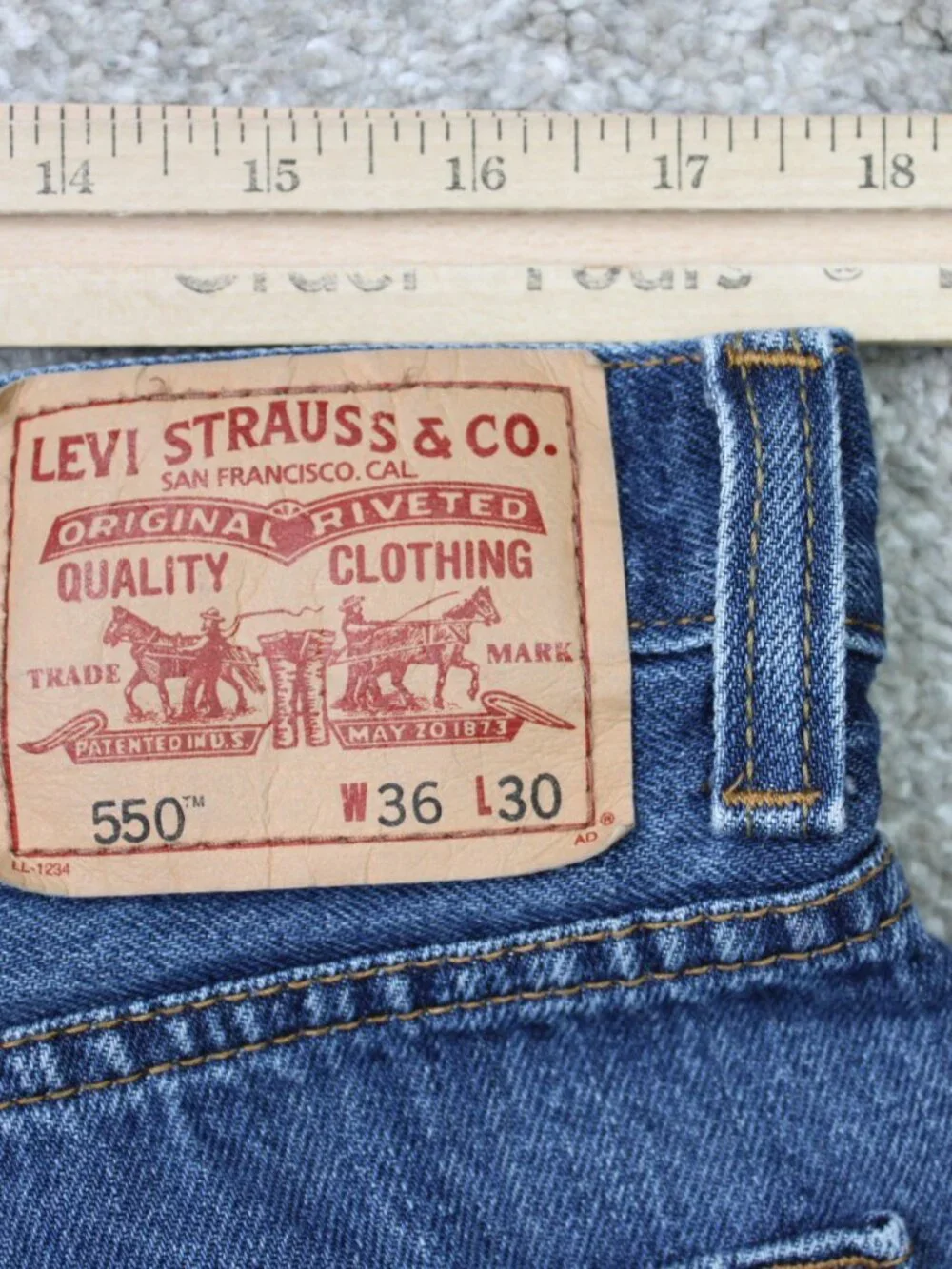 Levi's 550 Jeans Mens 36x30 Blue Relaxed Fit 100% Cotton 5-Pocket Denim Y2K